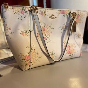 COACH- AVA Tote floral bundle print